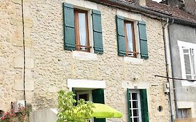 Beautiful 2-Bed Cottage In Le Bugue